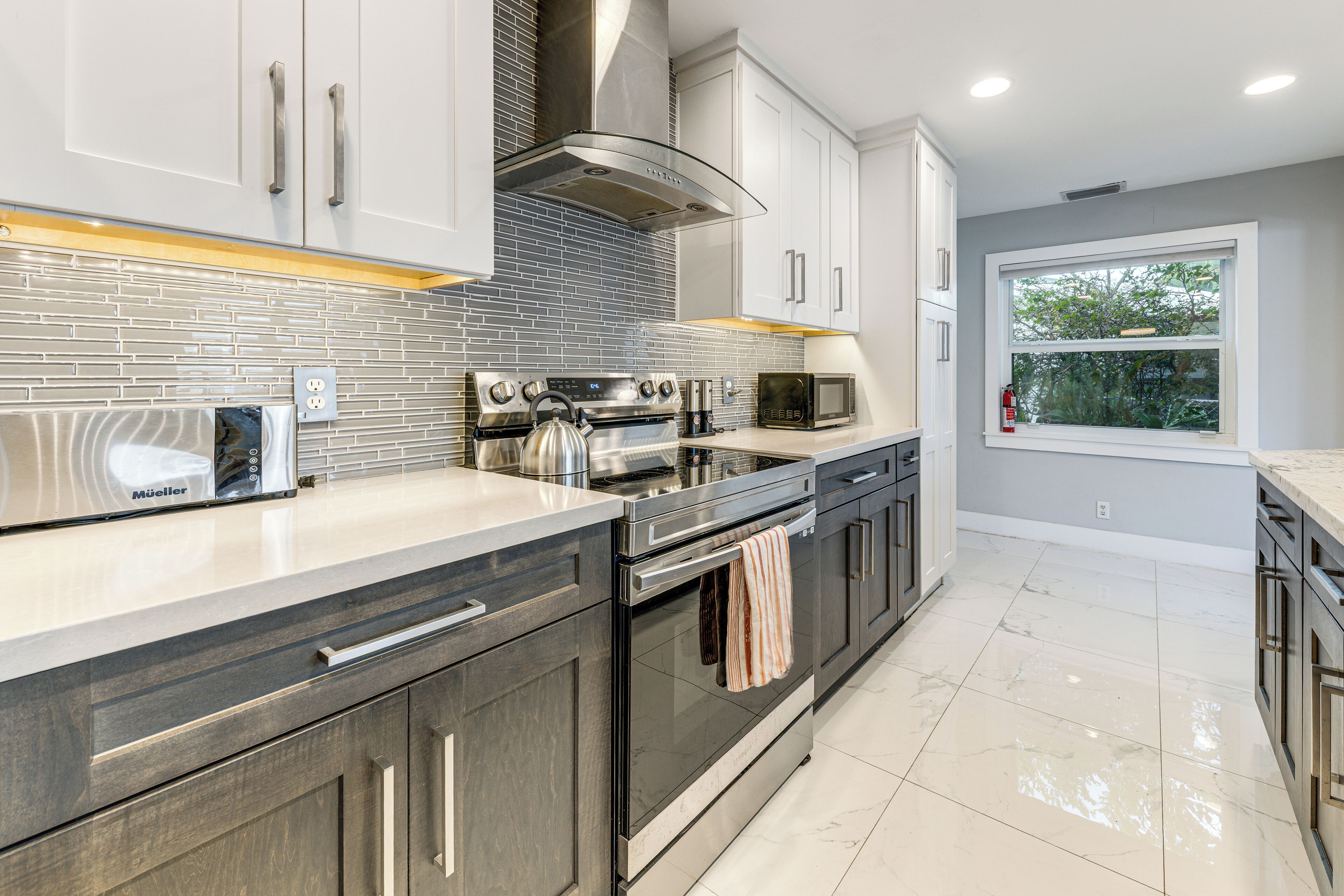 Fridge, microwave, stovetop, dishwasher