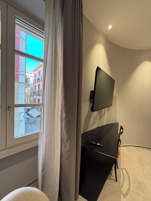 Luxus apartman, kilátással a városra | Sötétítőfüggöny, vasaló/vasalódeszka és ingyenes wifi