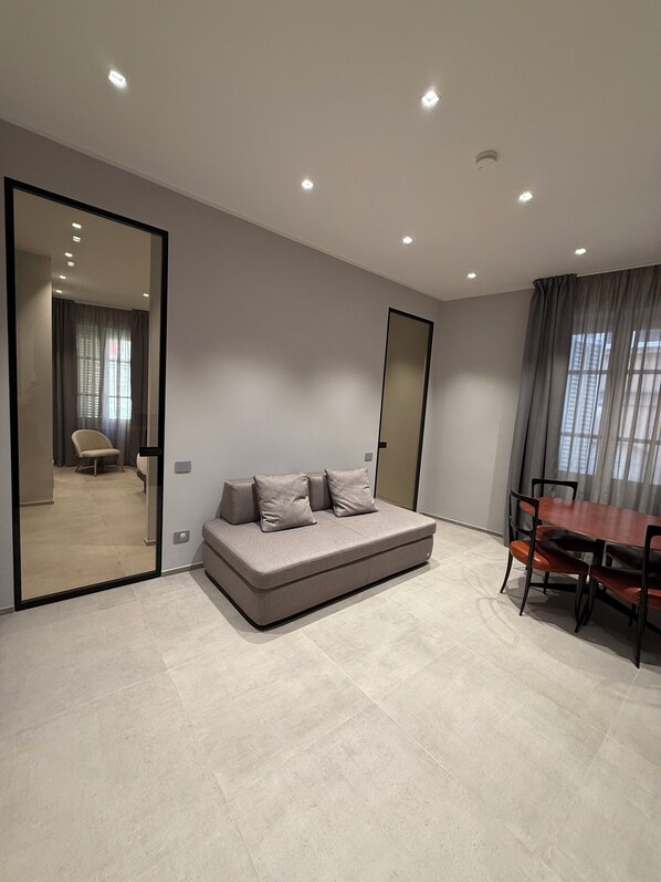 Reception - LEOPOLDO SUITES (Cagliari)