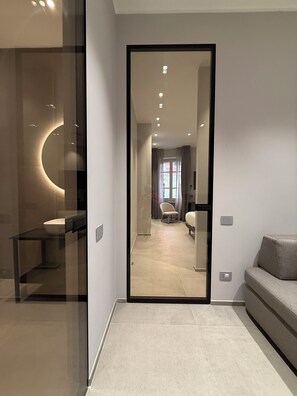 Apartment, City View | Blackout drapes, iron/ironing board, free WiFi - LEOPOLDO SUITES (Cagliari)