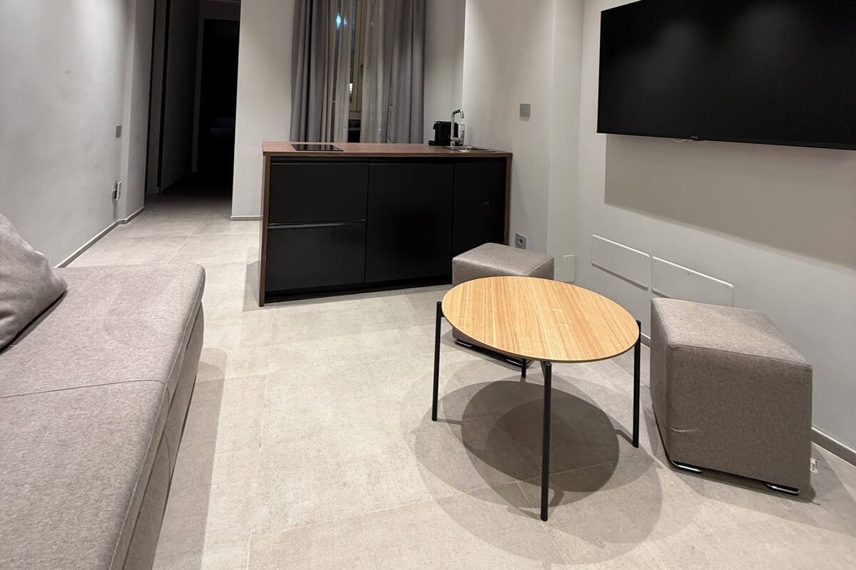 Apartment, City View | Blackout drapes, iron/ironing board, WiFi (free)