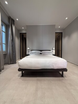 Apartament de luxe, vistes a la ciutat | Cortines opaques, planxa i posts de planxar i wifi gratuïta 