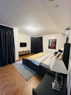 4 bedrooms, iron/ironing board, free WiFi, bed sheets - 4 Bedroom En-Suite, Wi-Fi, Secured, 24/7 Power (Lagos)