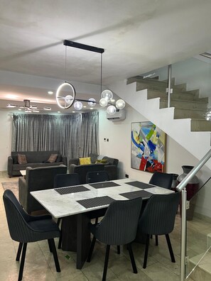 Dining - 4 Bedroom En-Suite, Wi-Fi, Secured, 24/7 Power (Lagos)