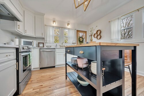 Cullman Cottage 3 bedrooms 4beds 2 baths