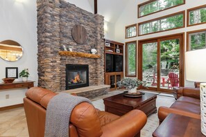 Living area - Sanctuary Retreat, Spacious 5BR Lodge w/ 13 Beds, 3.5 Baths in Cle Elum (Cle Elum)