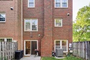 Exterior - Basement Apartment with Private Entrance in Oakton (Oakton)