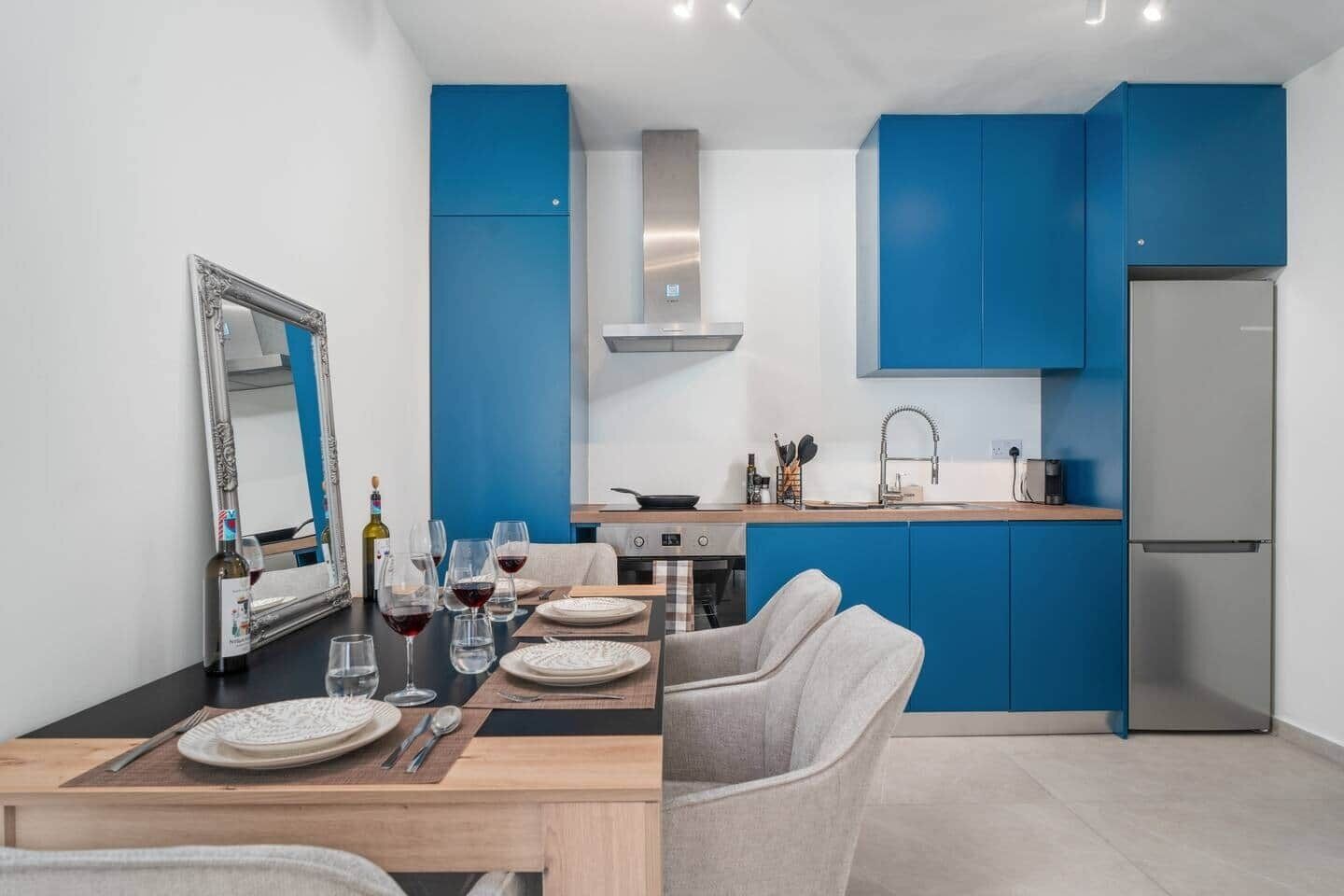 Fridge, oven, stovetop, dishwasher