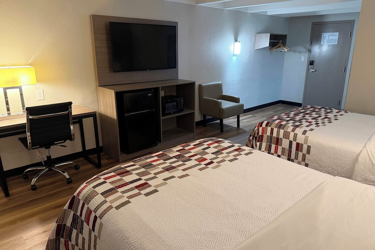 Desk, laptop workspace, free WiFi, bed sheets