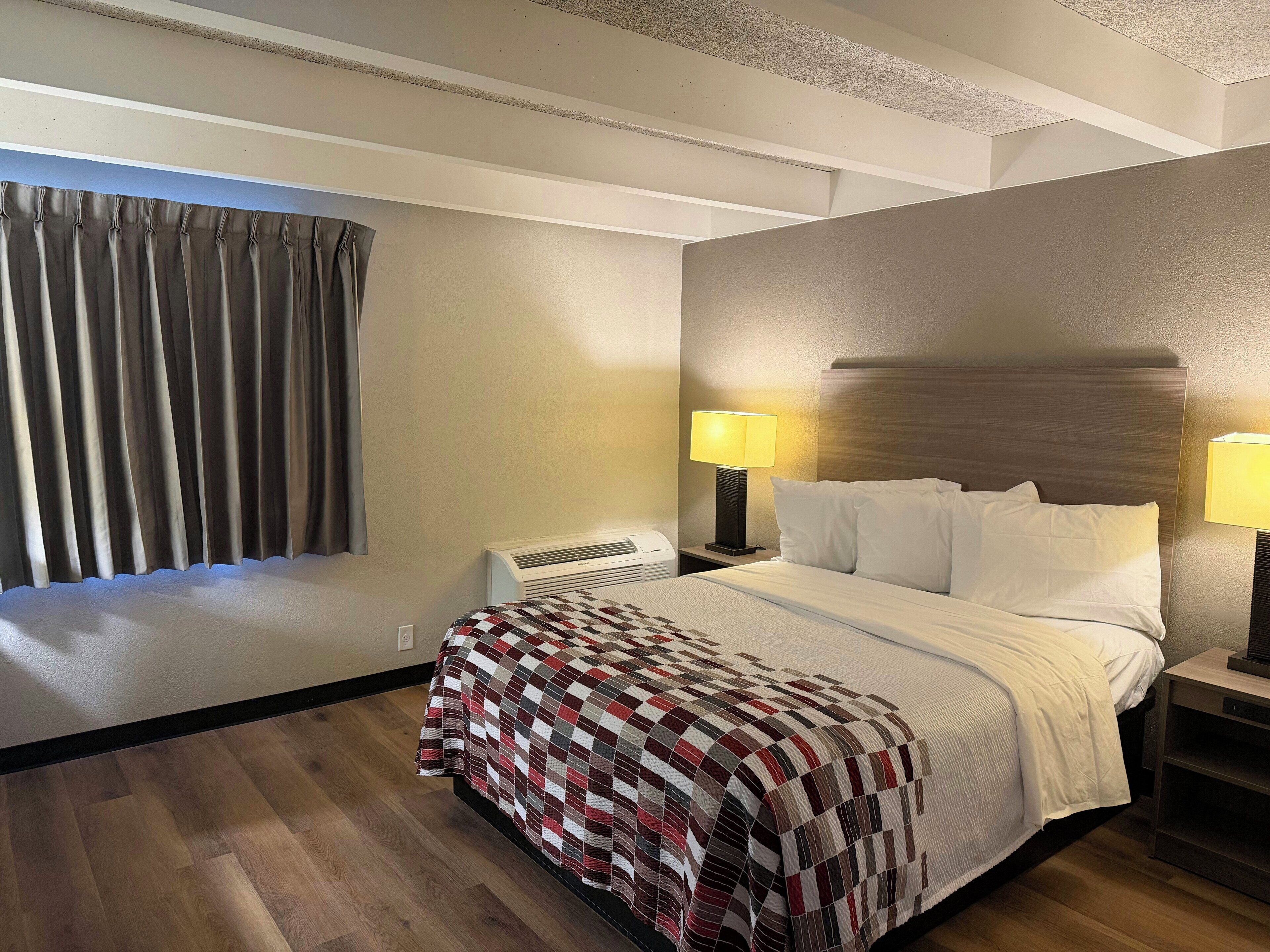 Desk, laptop workspace, free WiFi, bed sheets