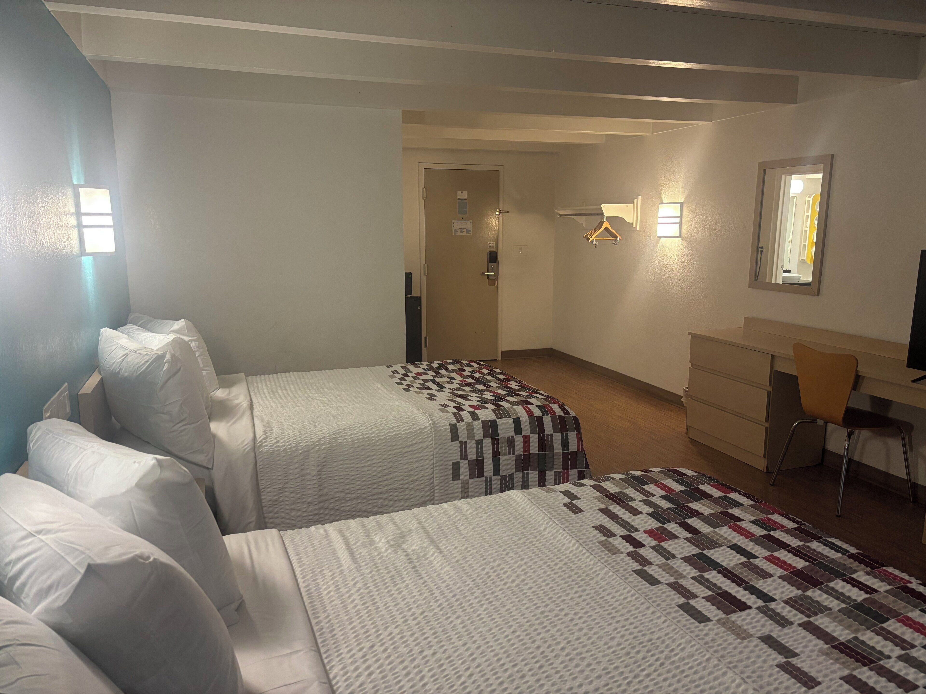 Bureau, espace de travail pour ordinateurs portables