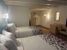 Escritorio, espacio para trabajar con laptop y wifi gratis