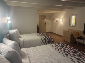 Desk, laptop workspace, free WiFi, bed sheets - Red Roof Inn Kokomo  (Kokomo)