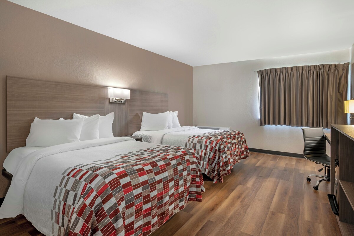 Deluxe Room, 2 Double Beds, Non Smoking | Desk, laptop workspace, WiFi (free), bed sheets
