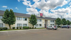 Unclassified image, 2 of 35, button - Red Roof Inn Kokomo  (Kokomo)