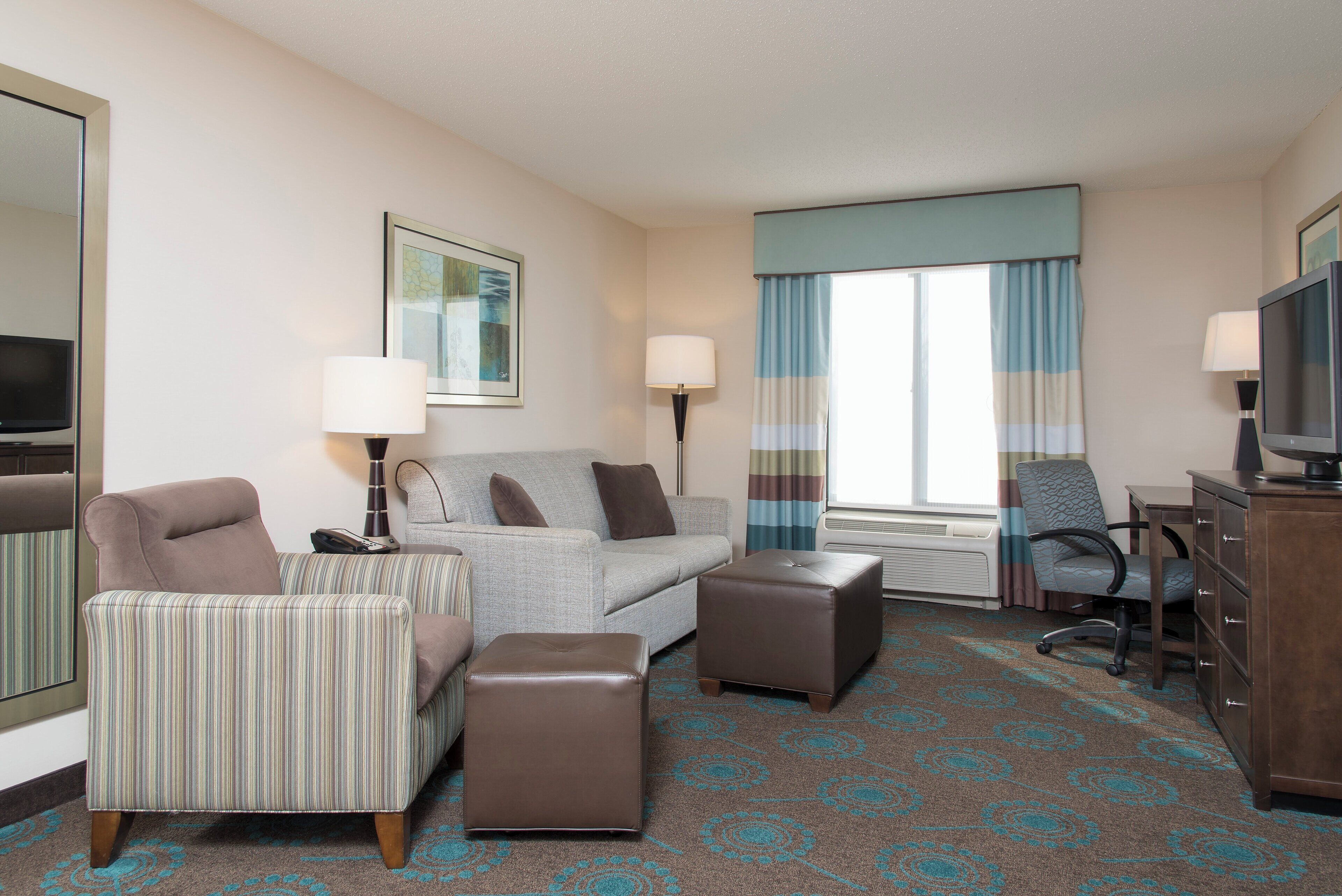 Escrivaninha, espaço de trabalho para notebook, Wi-Fi de cortesia