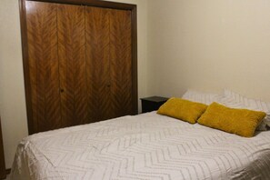 WiFi, bed sheets - 2-bedroom apartment in serene McAllen with cool AC (McAllen)