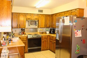 Private kitchen - 2-bedroom apartment in serene McAllen with cool AC (McAllen)