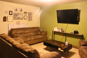 Living area - 2-bedroom apartment in serene McAllen with cool AC (McAllen)