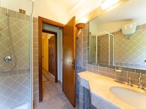 Apart Daire, 1 Yatak Odası, Veranda, Bahçe Manzaralı | Banyo
