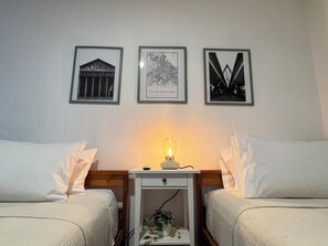 Caja de seguridad en la habitación y escritorio 