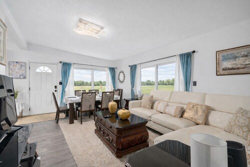 4BR in Sanford + King Bed - 5 Mins to Downtown