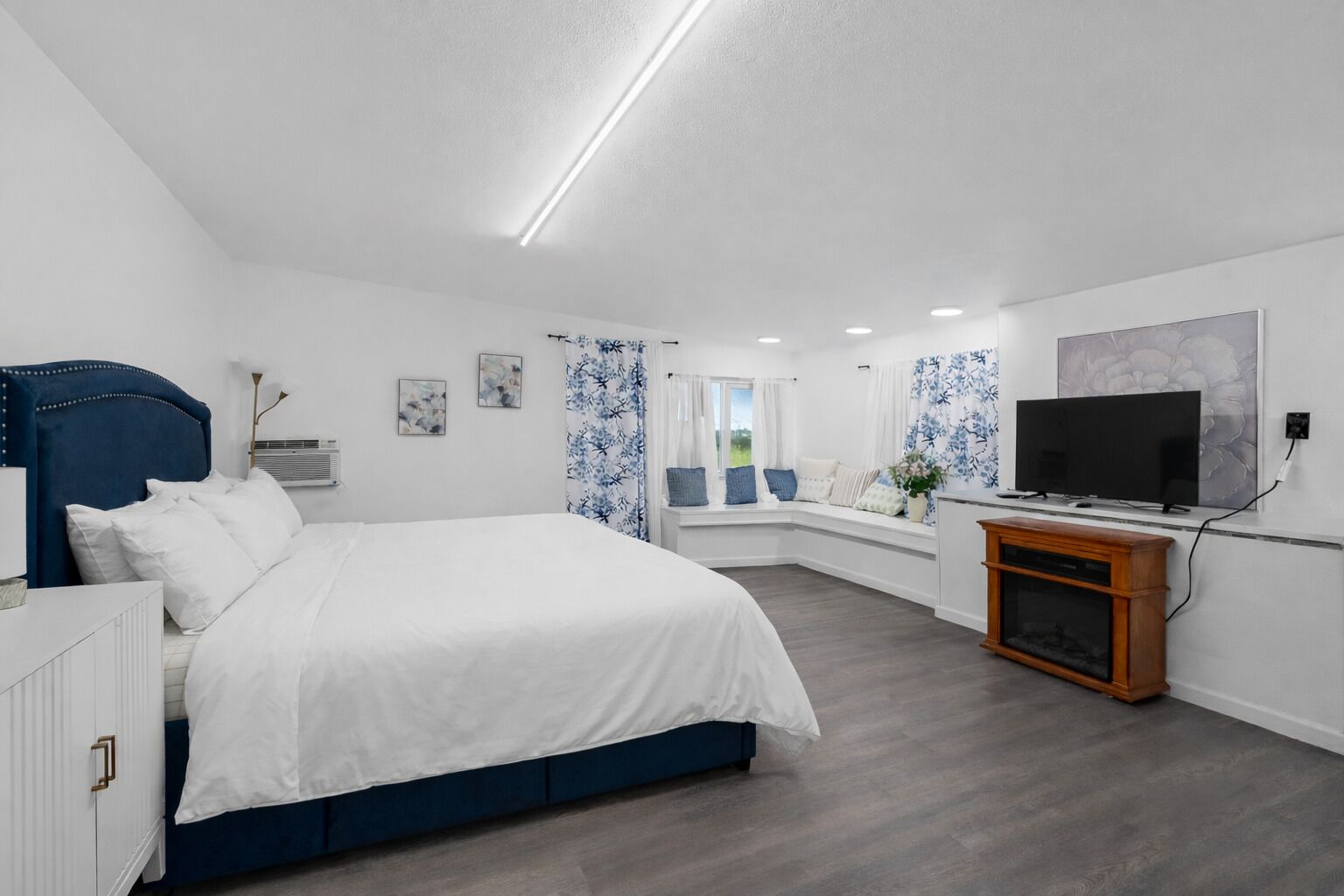 4 bedrooms, desk, iron/ironing board, free WiFi