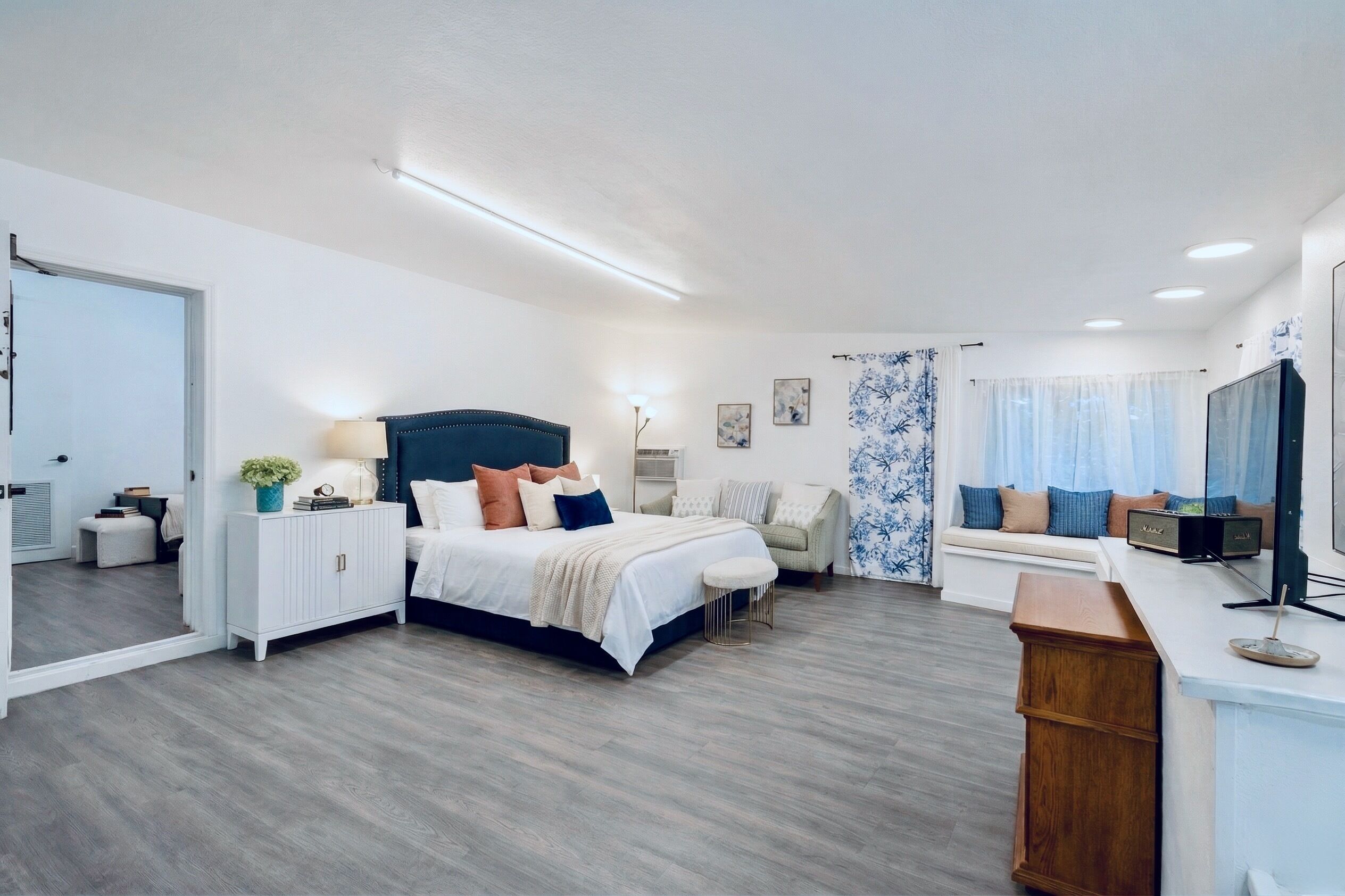 4 soverom, skrivebord, strykejern/-brett og wi-fi (inkludert)