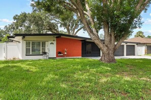 Exterior - Walkable to Downtown Sanford - Spacious 4BR with Huge Yard, Near Orlando (Sanford)