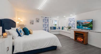 Sunset|4BR Sleeps 10|Epic Universe+Disney|Backyard