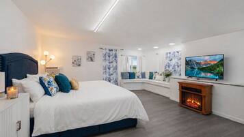 4 bedrooms, desk, iron/ironing board, free WiFi