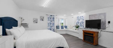 4 bedrooms, desk, iron/ironing board, free WiFi