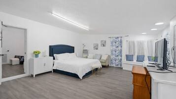 4 bedrooms, desk, iron/ironing board, free WiFi