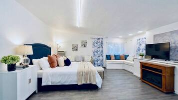 4 bedrooms, desk, iron/ironing board, free WiFi