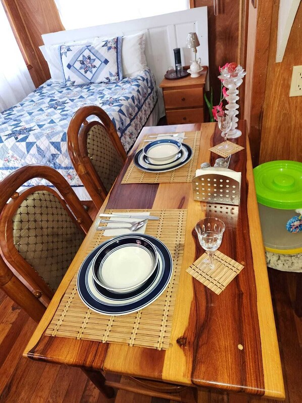 Living area - Bella Vue Vacation Home & Cabins (Georgeville Village)