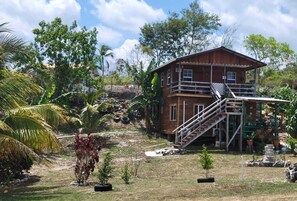 Front of property - Bella Vue Vacation Home & Cabins (Georgeville)