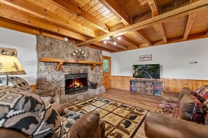 Interior - NEW/Direct Trail Access/EV charger/Hot Tub/Firepit (Cherry Log)