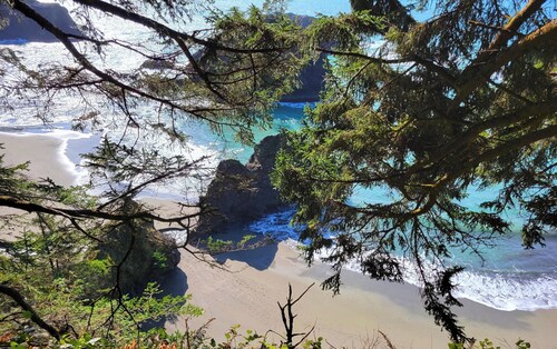 Stroll to the Beach! Warm up in the Hot Tub