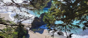 Stroll to the Beach! Warm up in the Hot Tub