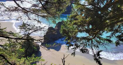 Stroll to the Beach! Warm up in the Hot Tub