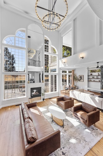 5BR Modern Riverside Getaway - Relax & Unwind