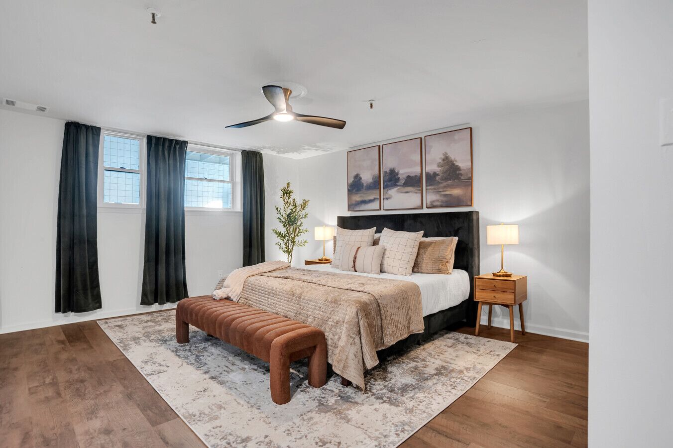 Desk, iron/ironing board, WiFi, bed sheets