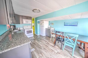 Stovetop, dishwasher - 175 Marlin Dr. -  Newly Updated!  2 Bedrooms 2 baths - Includes Golf Cart & Wifi! (Panama City Beach)