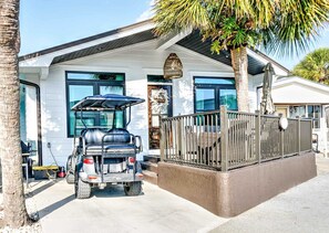 Terrace/patio - 204 Squid Lane - Adorable Beach House! 3 Bedroom 2 baths - Golf Cart included! (Panama City Beach)