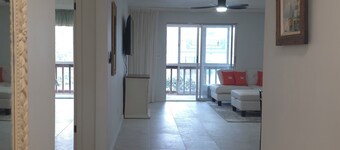 Modern 2BR/2BA Walk to Harbor + Resort Pool + Near Downtown Punta Gorda