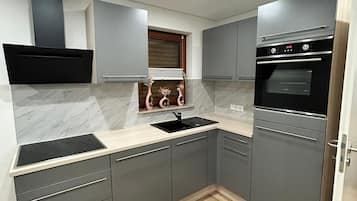 Mikrowelle, Ofen, Herdplatte, Geschirrspüler