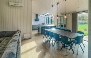 Smart TV, fireplace, table tennis - Amazing home in Sjællands Odde with sauna (Sjællands Odde)