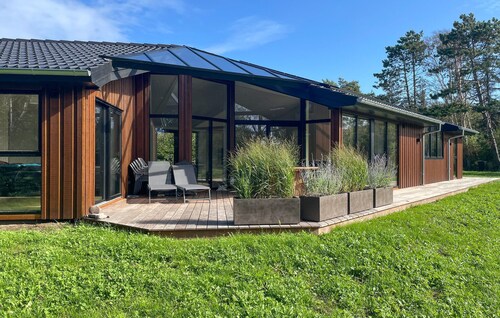 Amazing home in Sjællands Odde with sauna