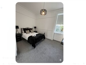 Room - Room 6 Manor Park Country House in Swansea Sleeps 2 (Swansea)