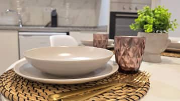 Fridge, microwave, oven, coffee/tea maker